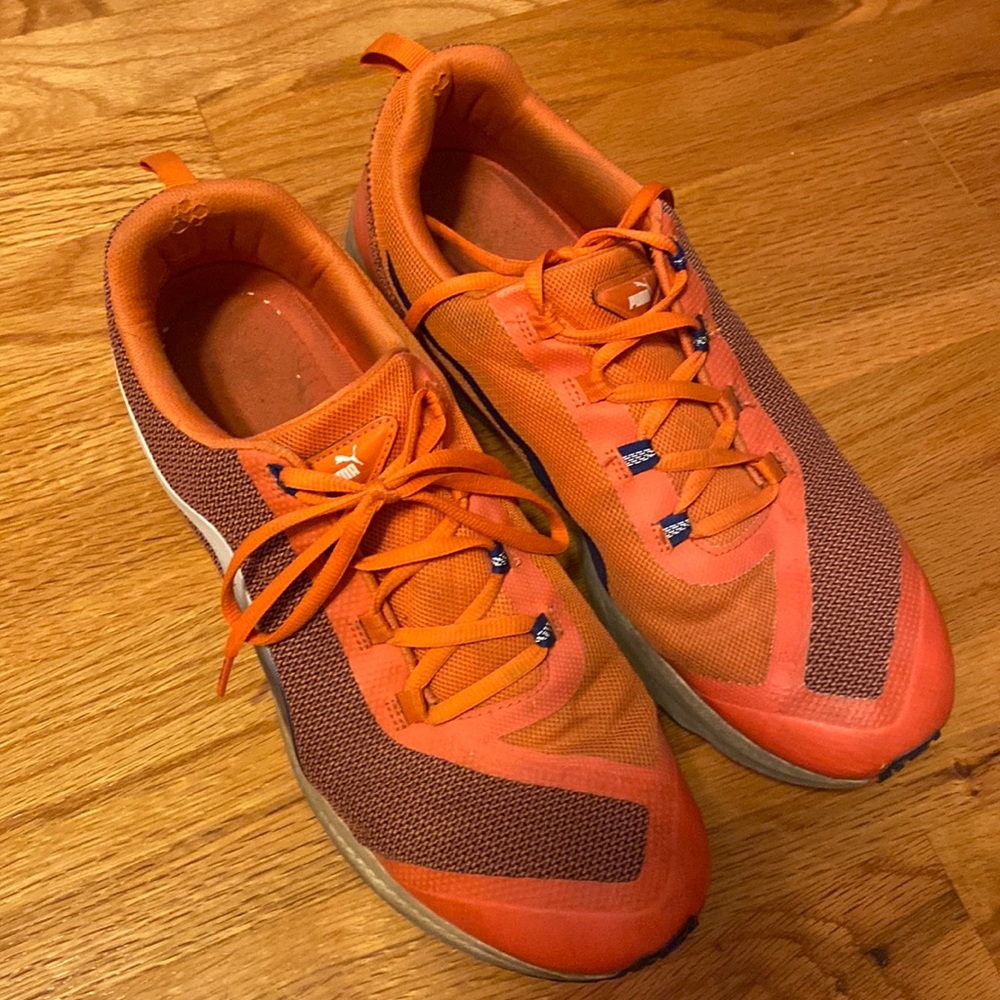 Pumas size 10